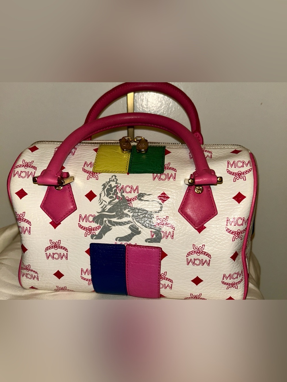 MCM Visetos Princess Lion Boston Bag. Limited Edition! - Picture 4 of 14